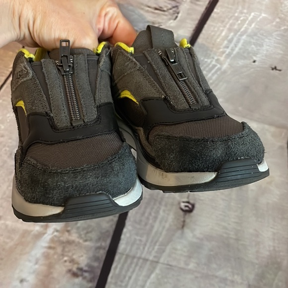 UGG boys slip on sneaker size 1 - Picture 7 of 15